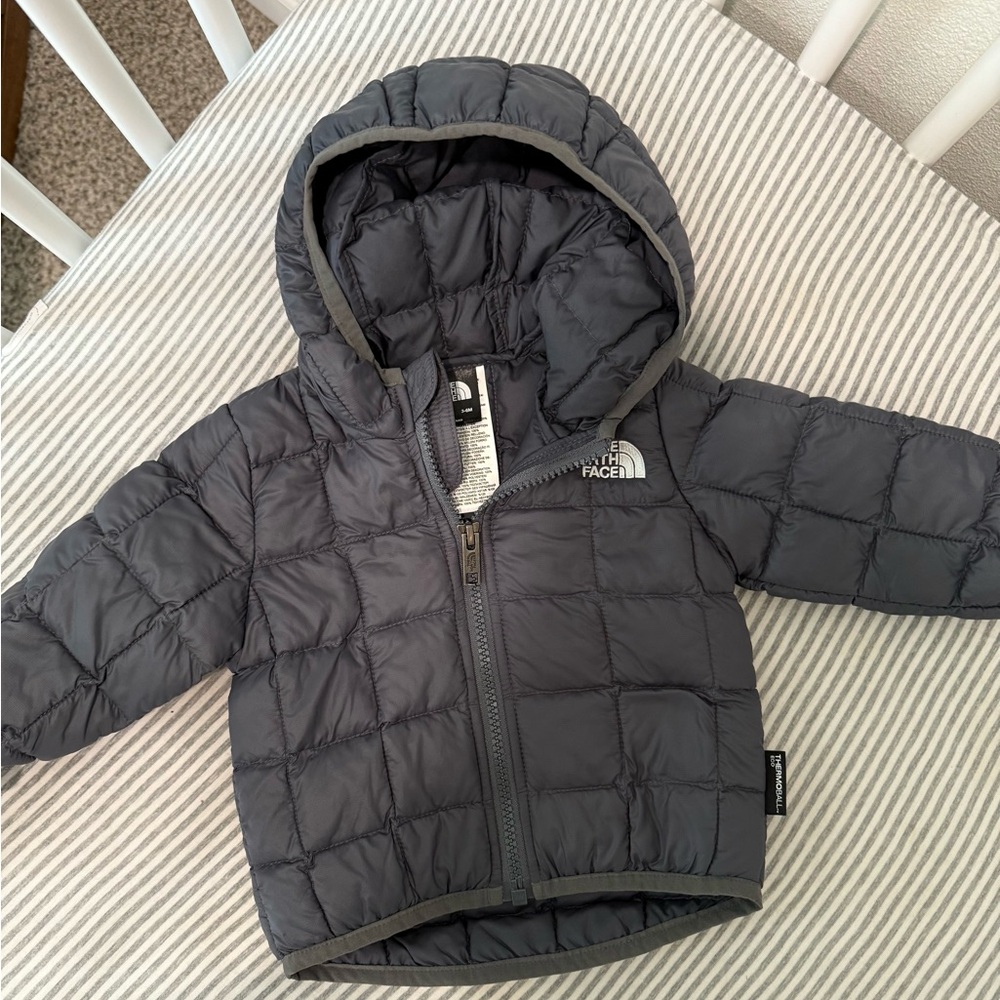 LIKE NEW baby north face🩶
